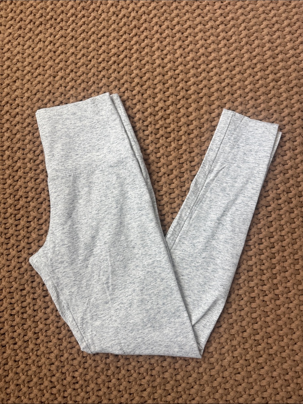 TNA by Aritzia Heather Gray Knit Leggings Raw Hem Ankle Women’s Size Small